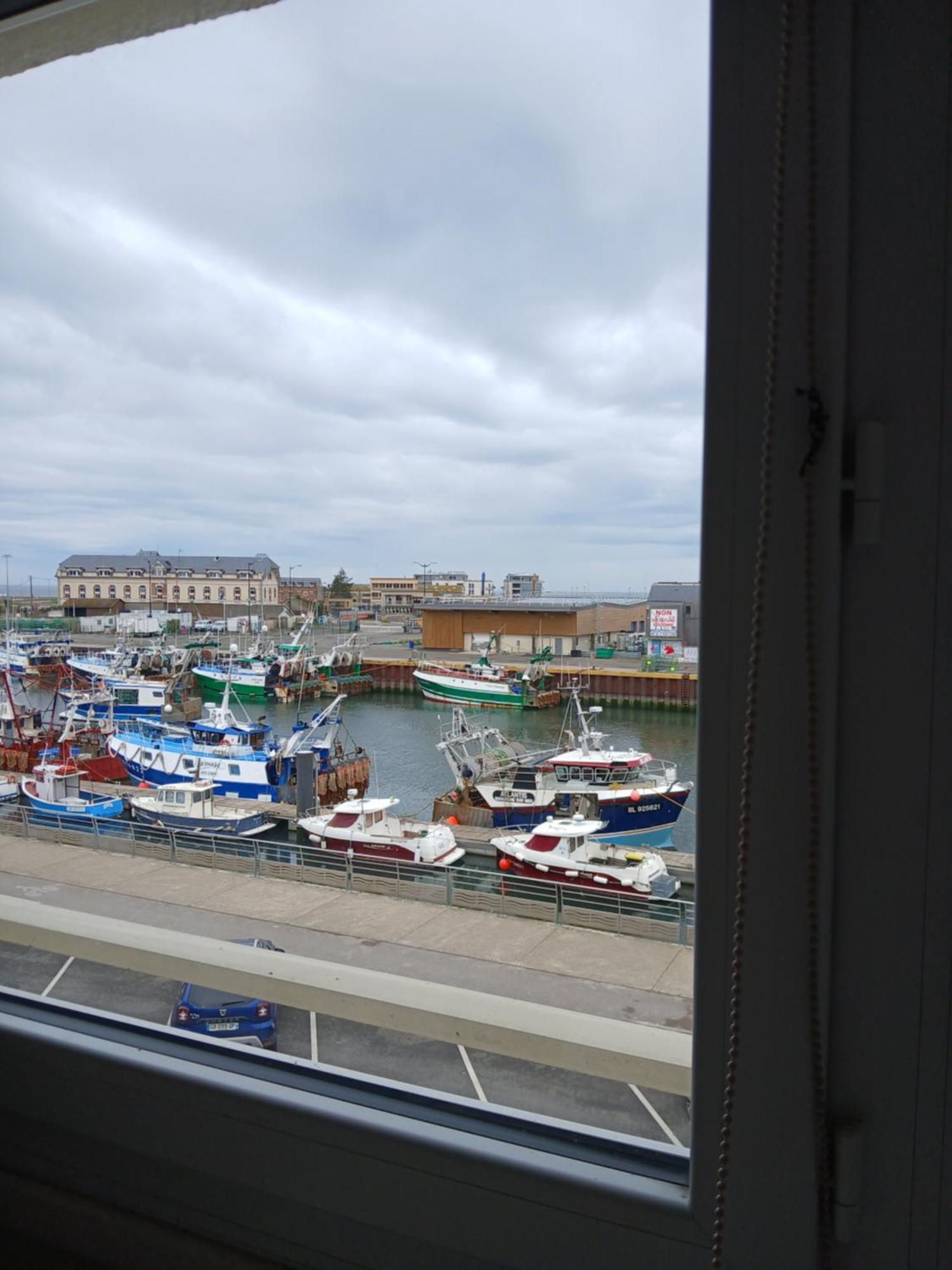 Voiles Et Terrasses By Corinne Residence Face Au Port Le Tréport Exterior foto
